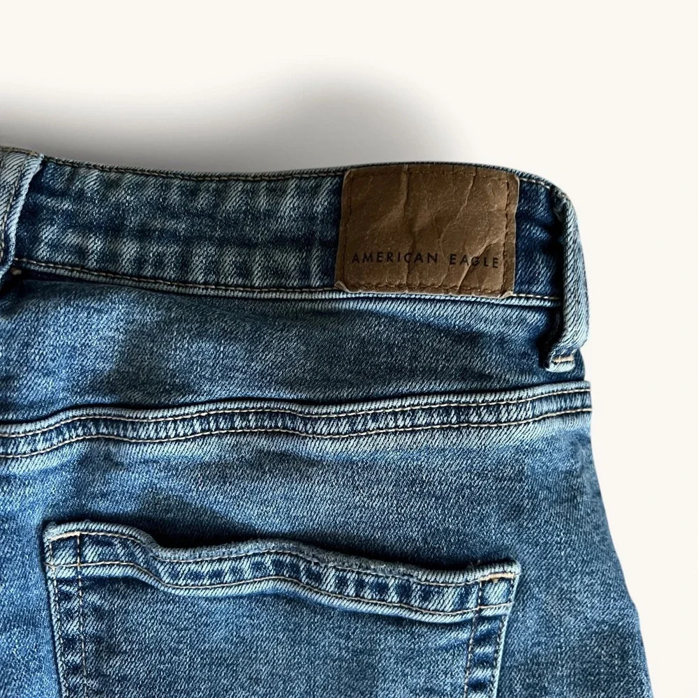 American Eagle‎ High Rise Mom Jeans Womens Size 2 Ripped Distressed Denim